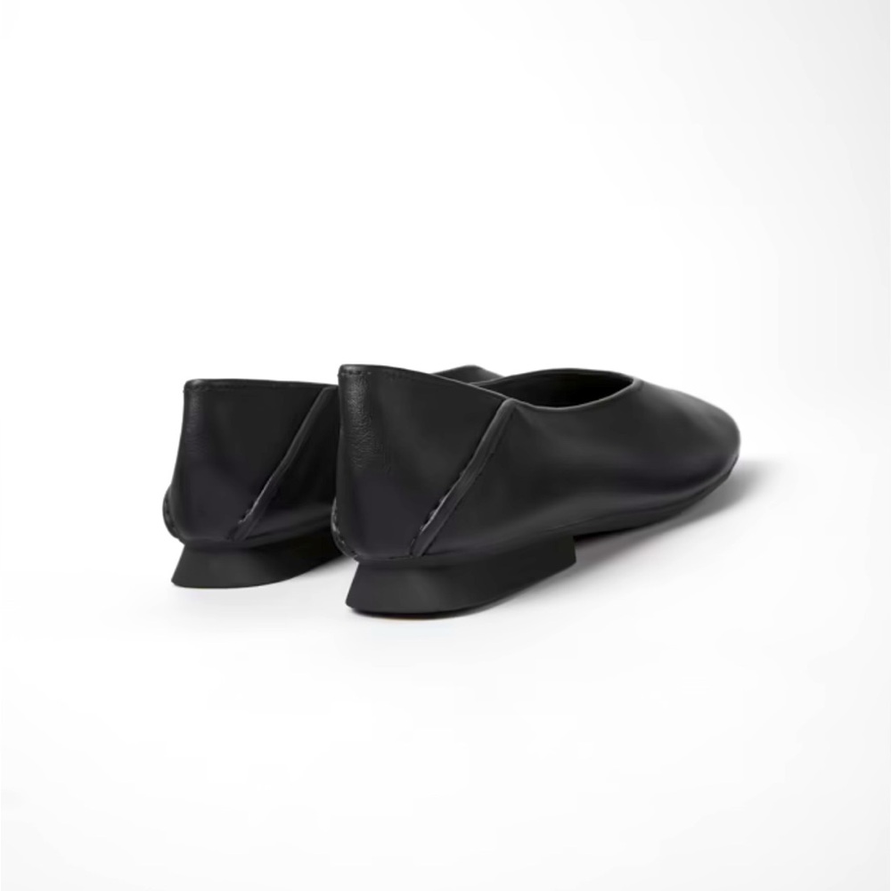 Camper Casi Myra
Black leather ballerinas for women
